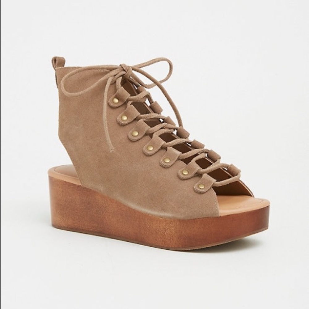 Torrid Suede Lace-Up Platforms, Sz 6. NWOT